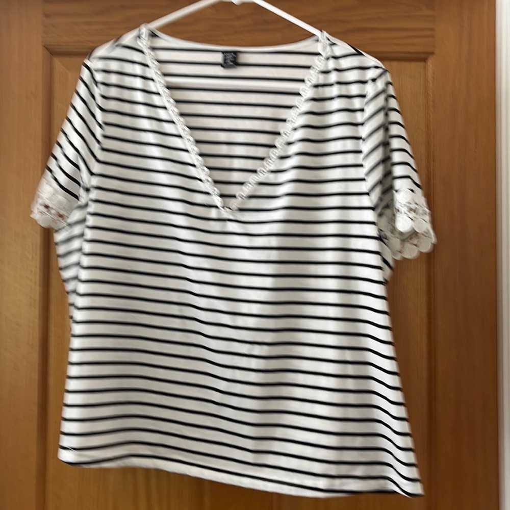 Like new adorable top from Shein.